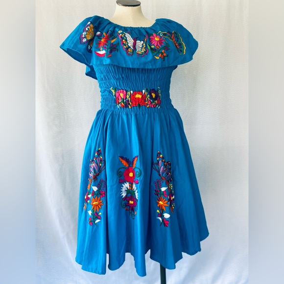 Turquoise Mexican embroidery dress - Picture 3 of 10